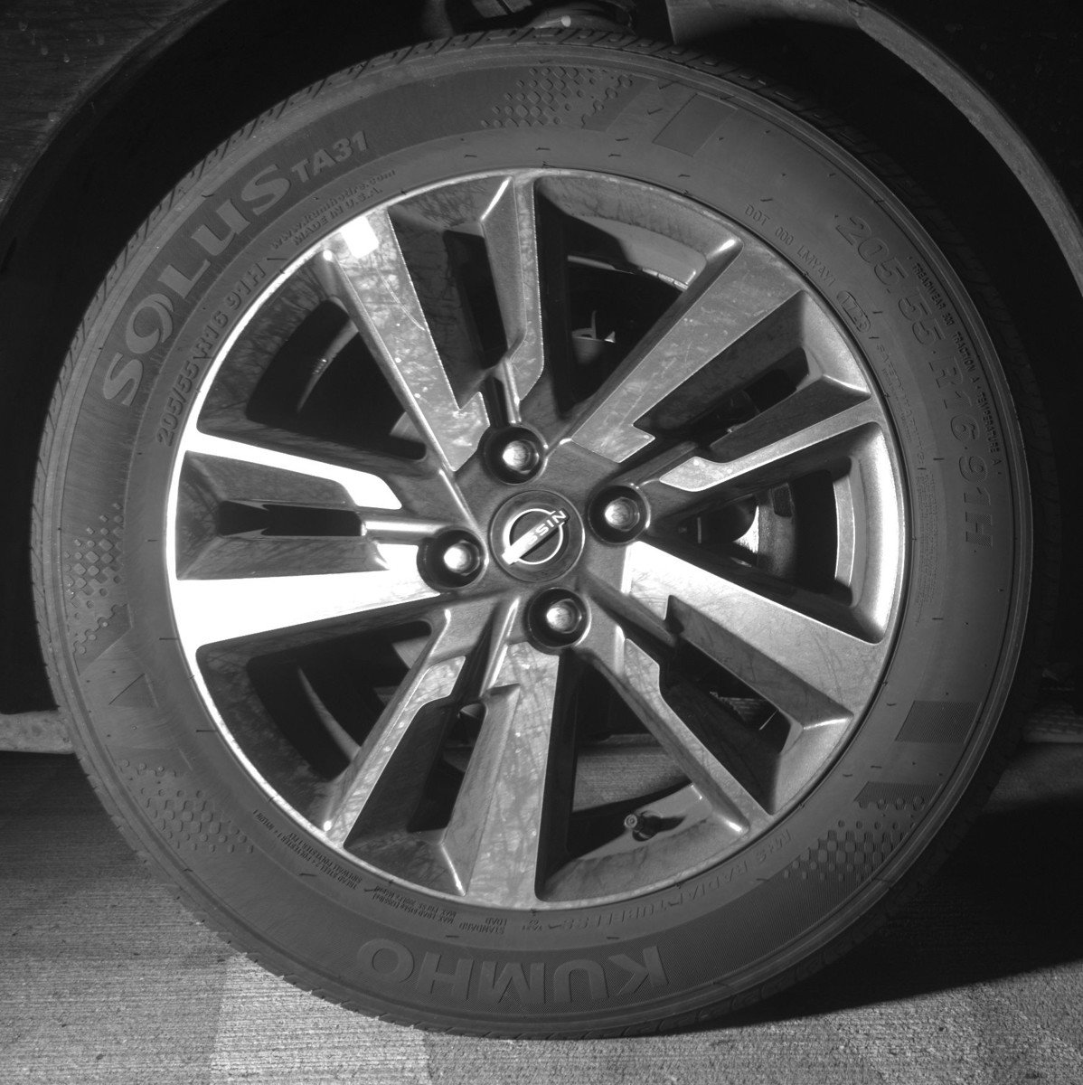 Used 2025 Nissan Versa SV image 13