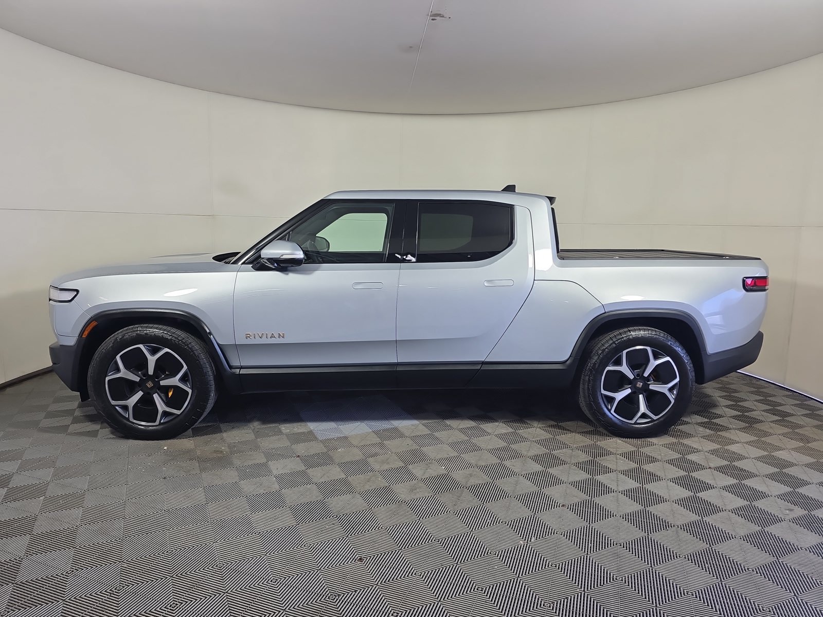 Used 2024 Rivian R1T Adventure Quad AWD/4WD image 2