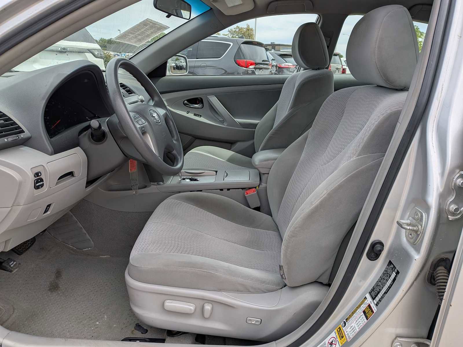 Used 2010 Toyota Camry LE FWD image 13
