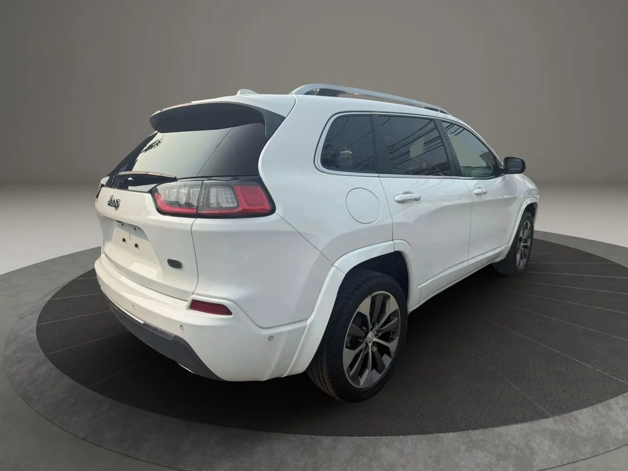 Used 2019 Jeep Cherokee Overland w/ Technology Group image 5