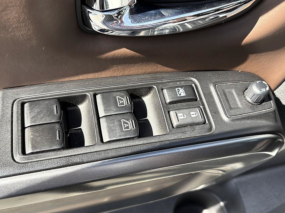 Used 2017 Nissan Titan Platinum Reserve AWD/4WD image 18