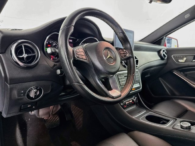 Used 2018 Mercedes-Benz GLA 250 w/ Premium Package image 18
