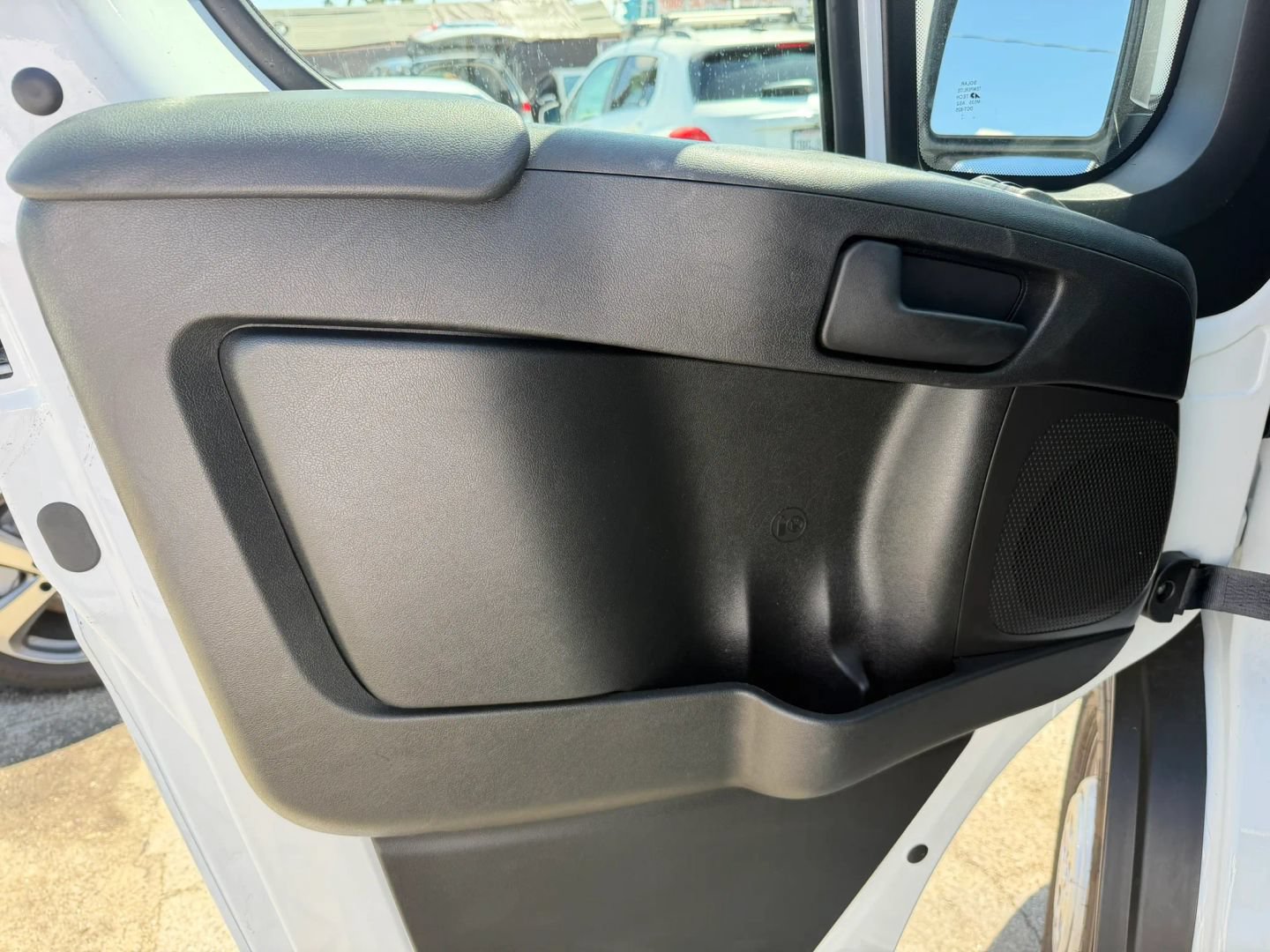 Used 2025 RAM ProMaster 2500 w/ U-Haul Equipment Group FWD image 9