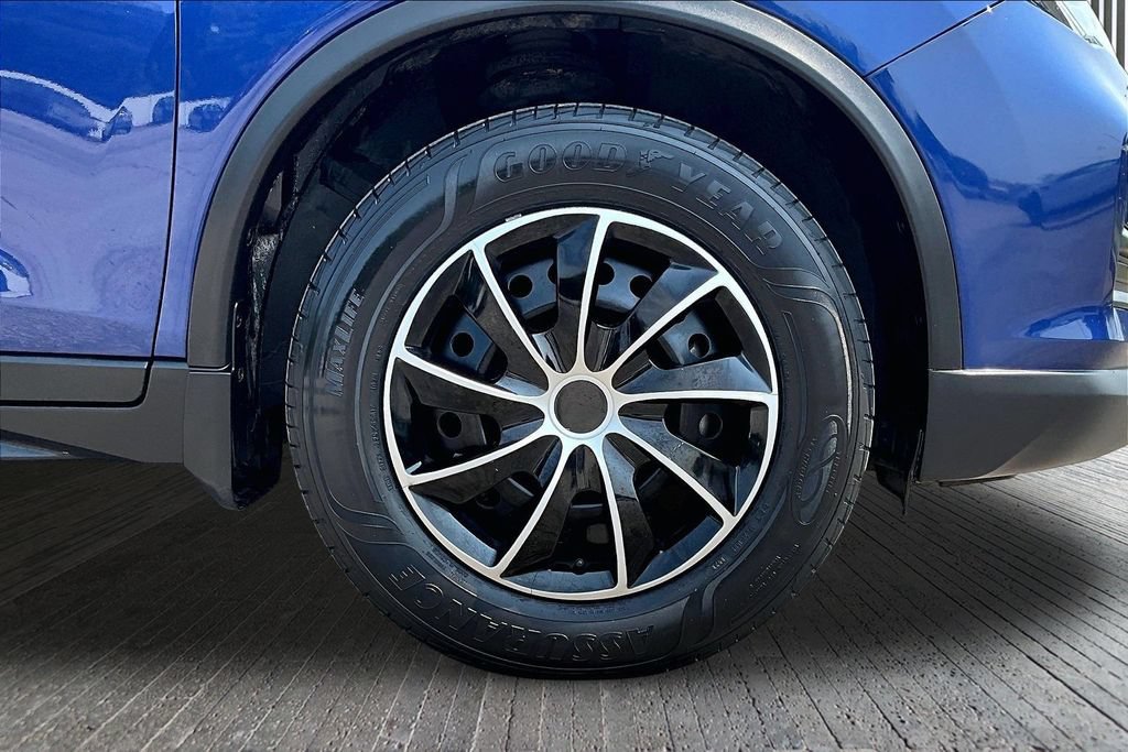 Used 2018 Nissan Rogue S AWD/4WD image 9