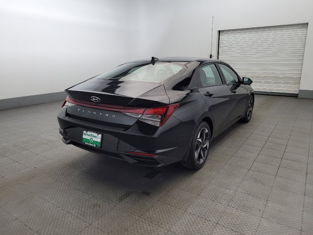 Used 2023 Hyundai Elantra SEL w/ Convenience Package image 9