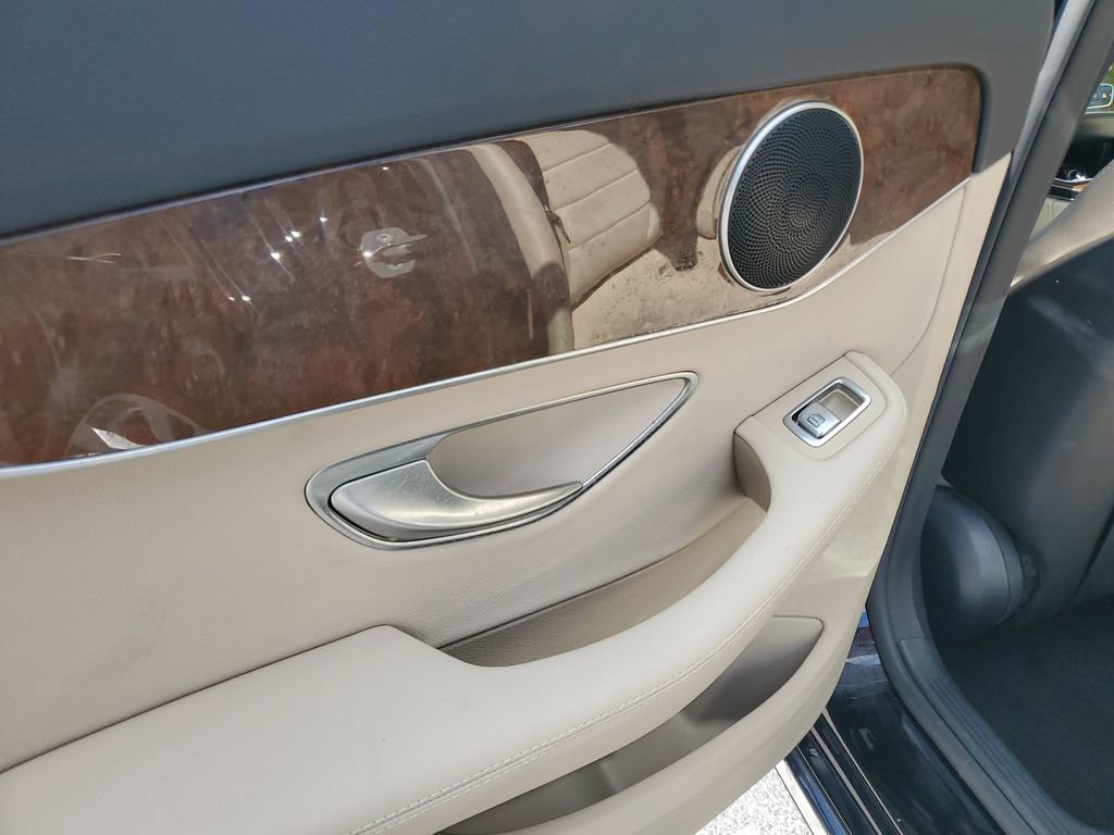 Used 2018 Mercedes-Benz C 300 Sedan w/ Premium Package image 11