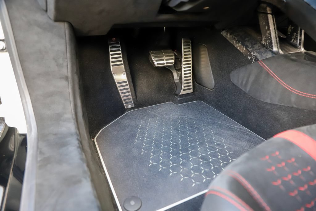 Used 2018 Lamborghini Huracan Performante AWD/4WD image 51