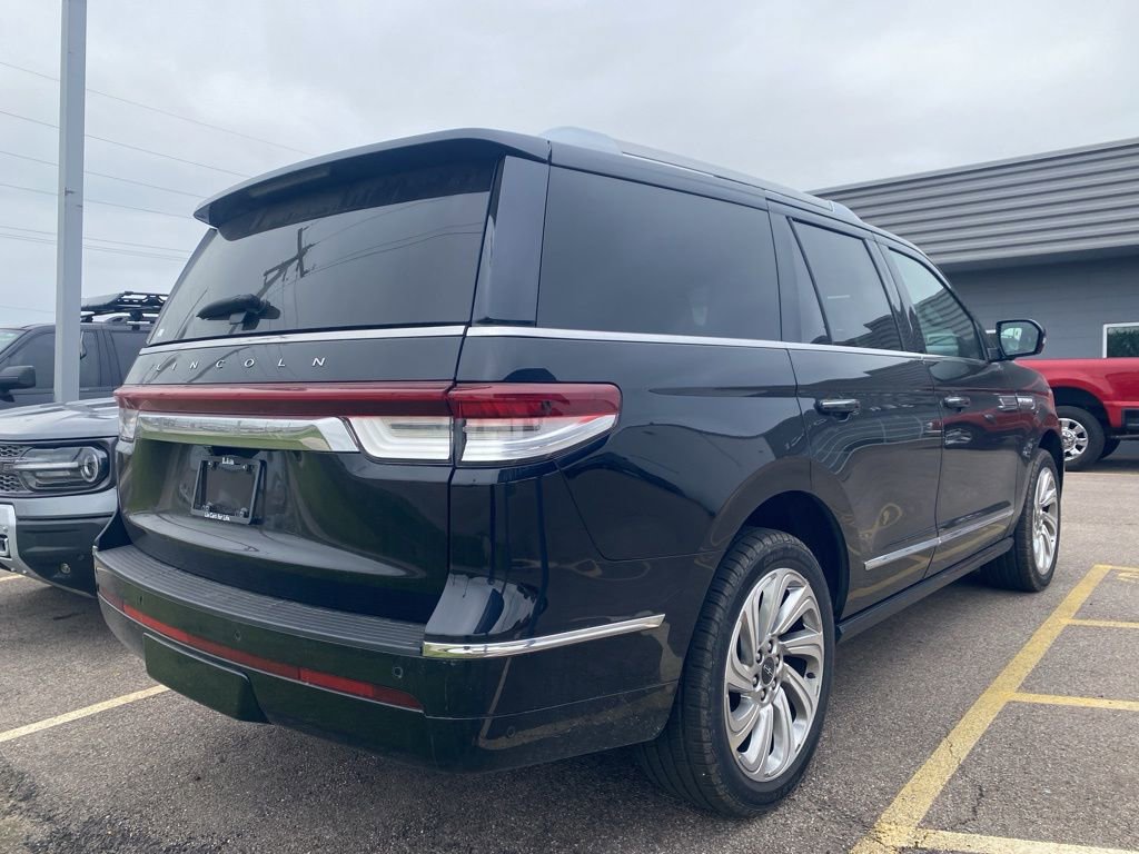 Used 2024 Lincoln Navigator Premiere AWD/4WD image 7