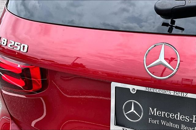 Used 2025 Mercedes-Benz GLB 250 4MATIC image 21