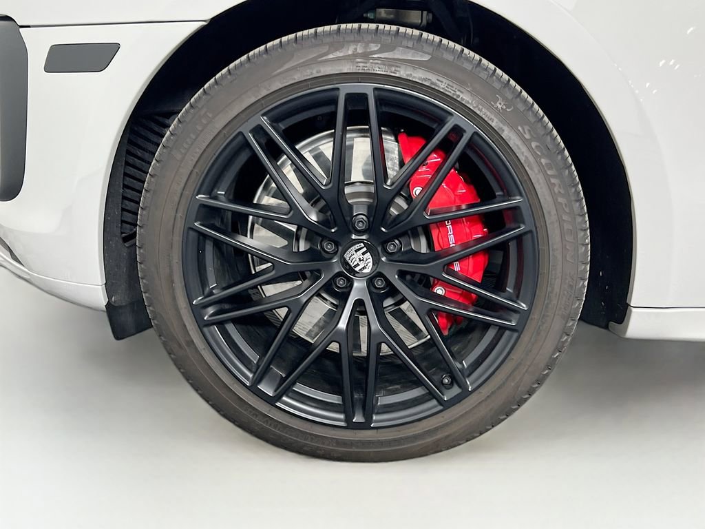Certified 2026 Porsche Macan GTS image 32