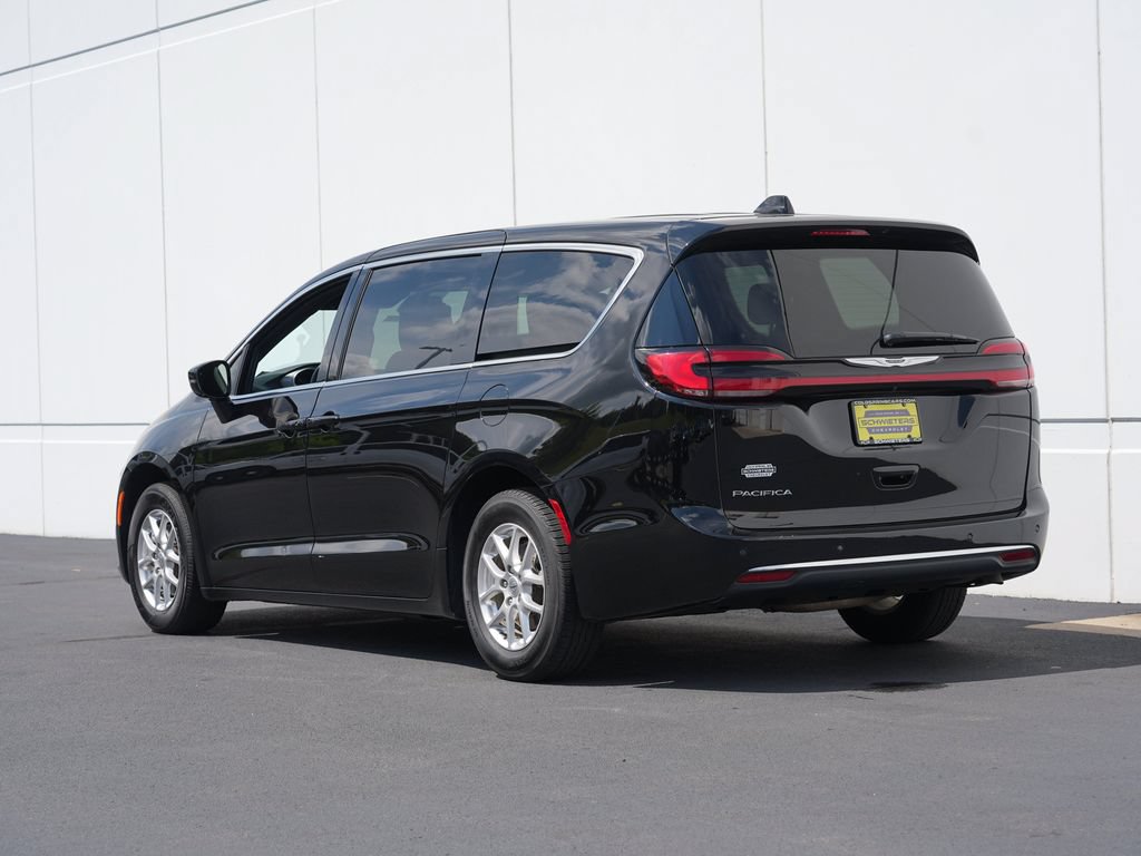 Used 2025 Chrysler Pacifica Select FWD image 5