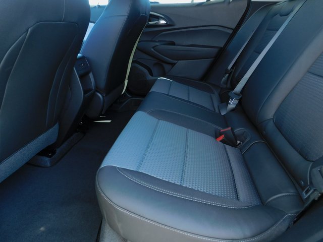 New 2025 Chevrolet Trax LT w/ Sunroof Package image 19