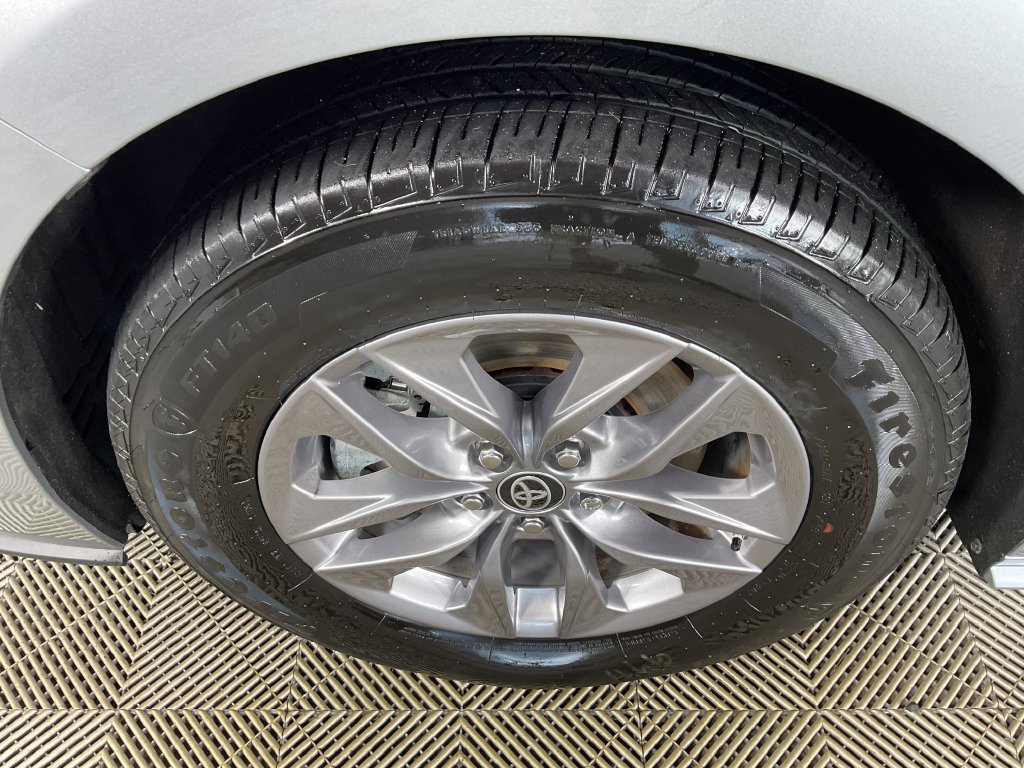 Certified 2025 Toyota Sienna XLE FWD image 5