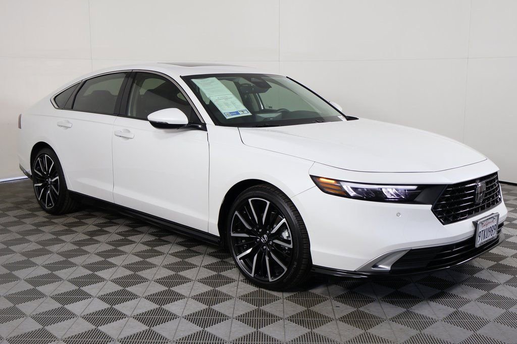 Used 2025 Honda Accord Touring image 3