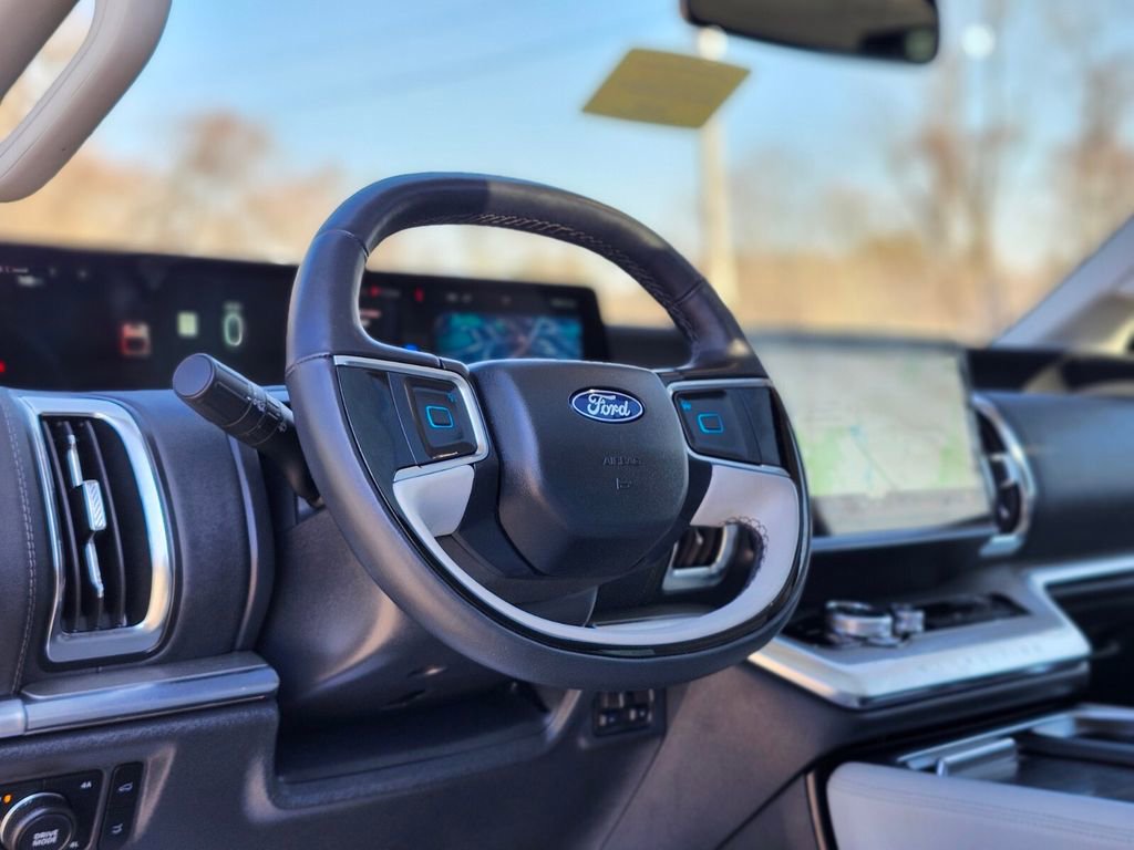 Certified 2025 Ford Expedition Platinum image 21