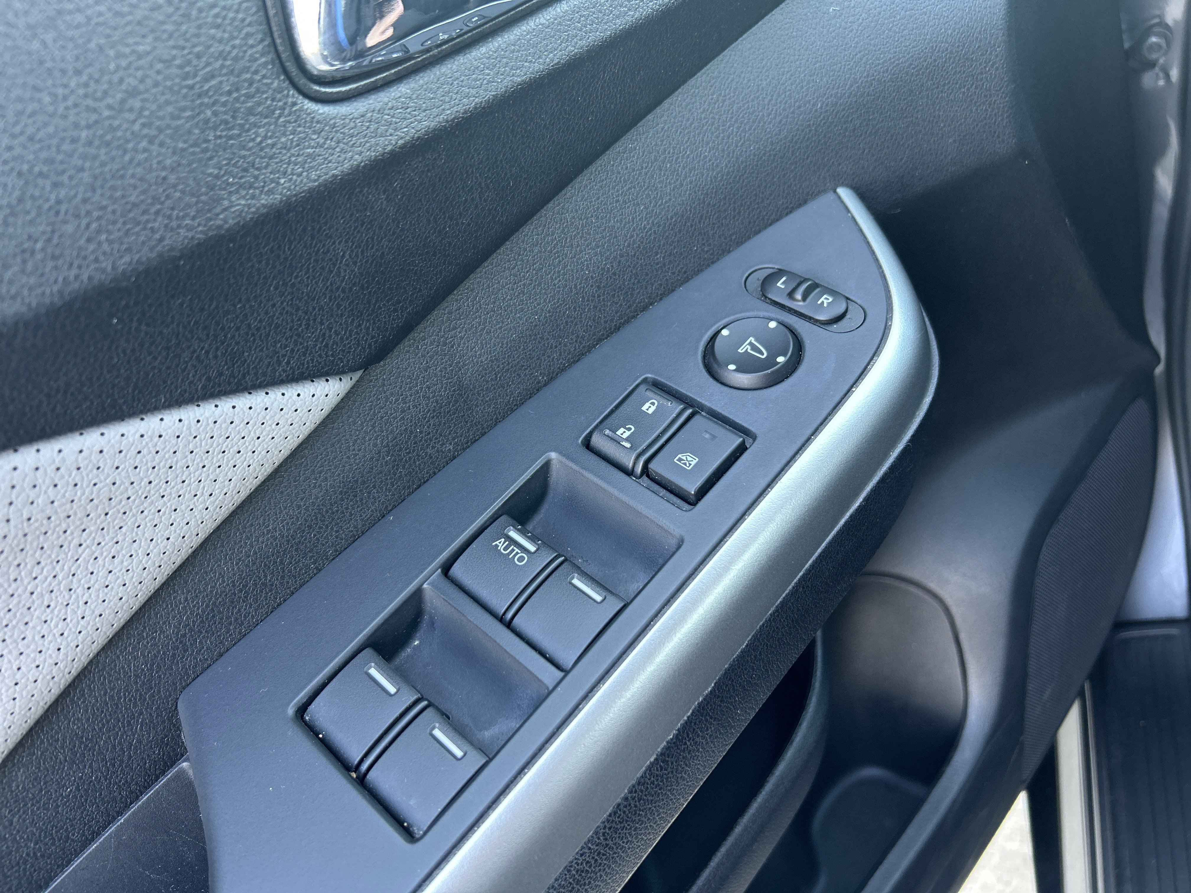 Used 2016 Honda CR-V EX-L image 9