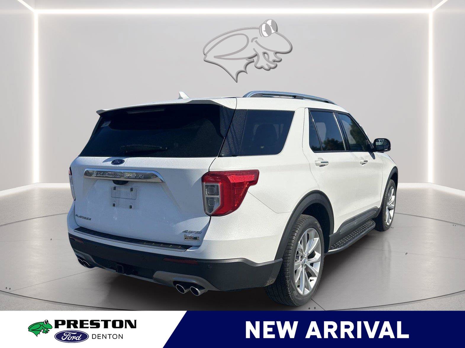 Used 2023 Ford Explorer Platinum w/ Technology Package AWD/4WD image 4