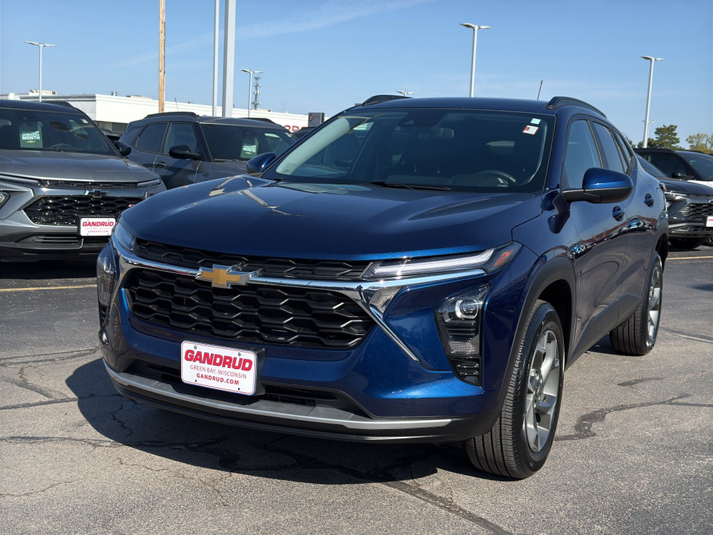 Certified 2024 Chevrolet Trax LT w/ Driver Confidence Package FWD image 2