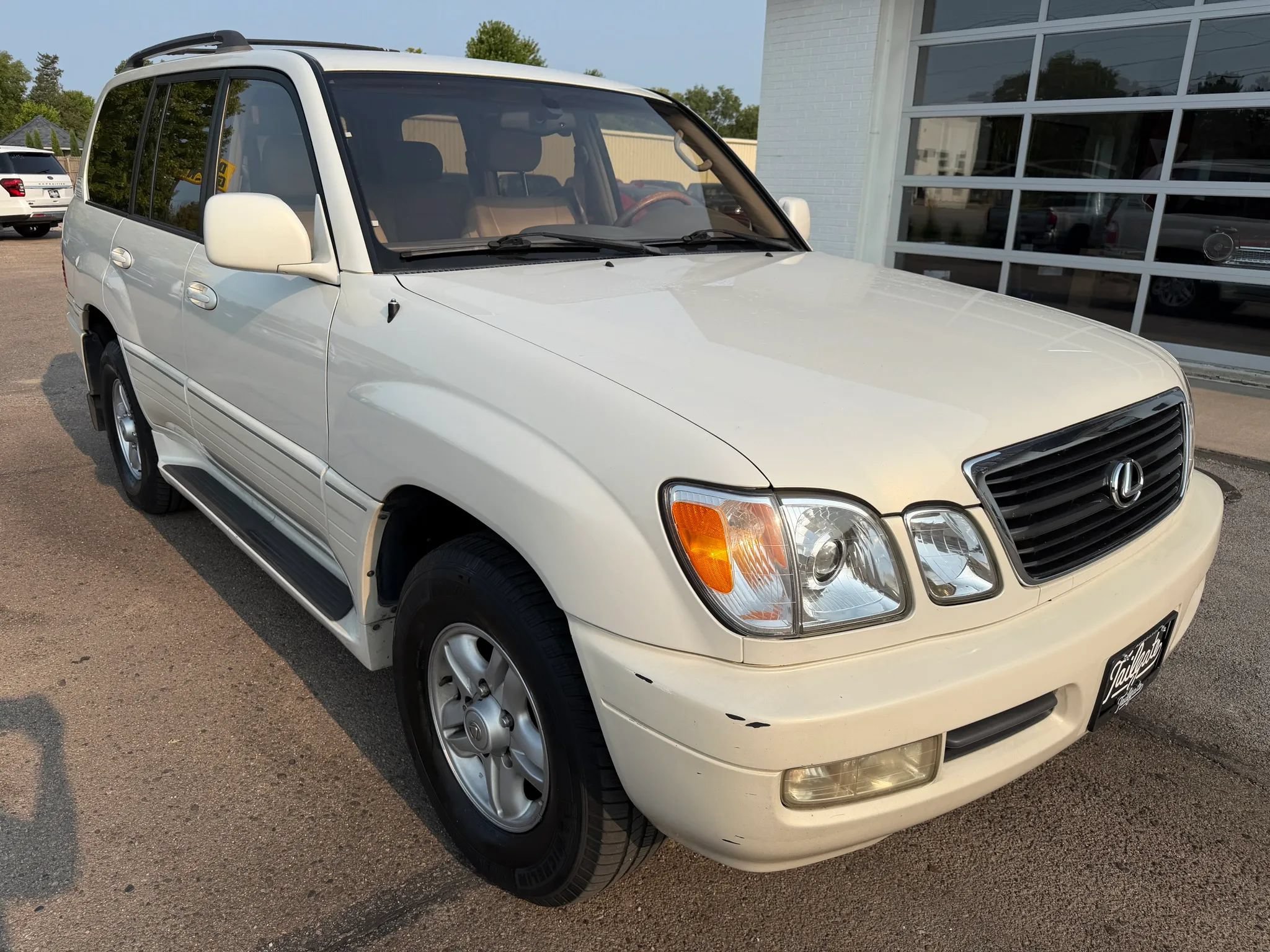 Used 2000 Lexus LX 470 4WD image 2