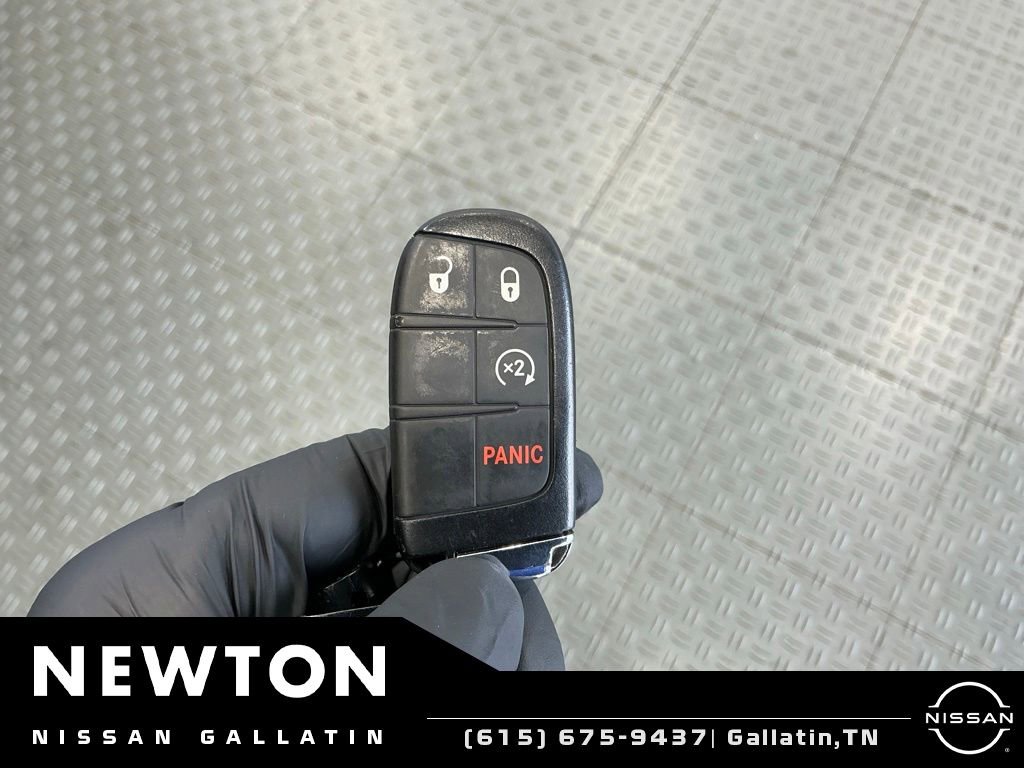 Used 2022 Jeep Compass Trailhawk w/ Trailhawk Convenience Group AWD/4WD image 37