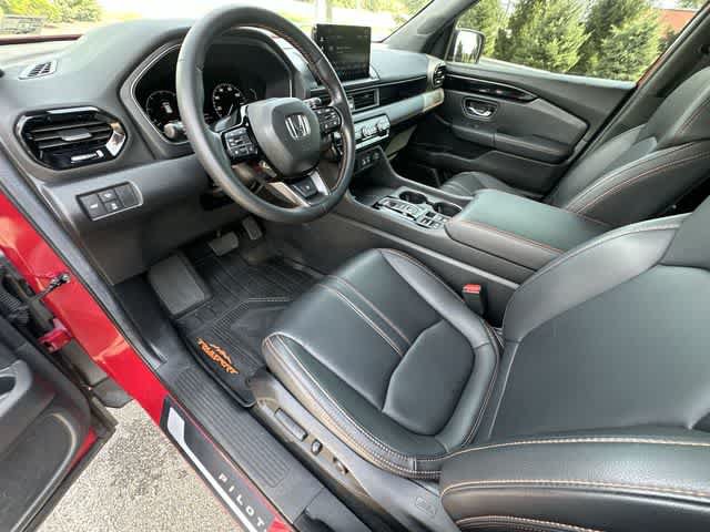 Used 2025 Honda Pilot TrailSport image 16
