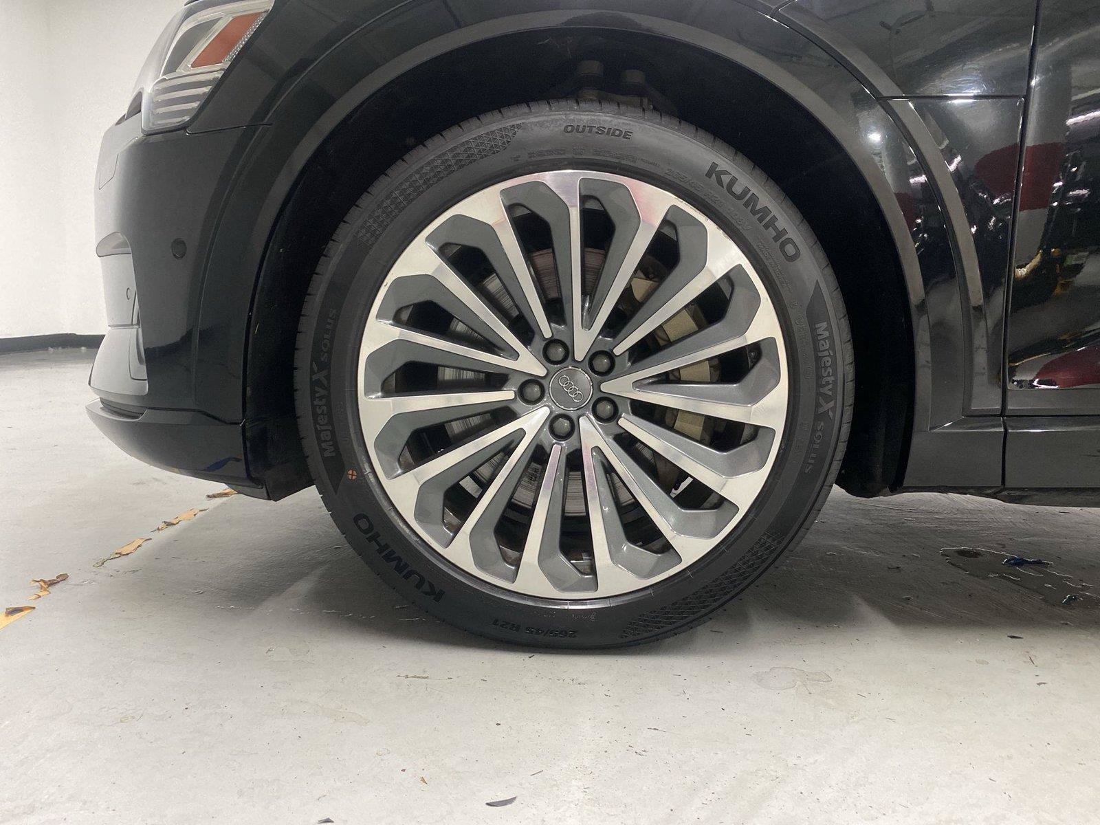 Used 2019 Audi e-tron Prestige w/ Prestige Package AWD/4WD image 23