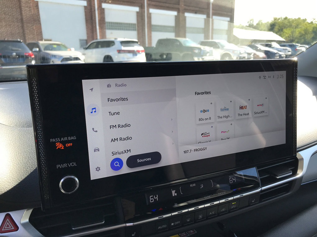 Used 2025 Toyota Sienna XLE image 20