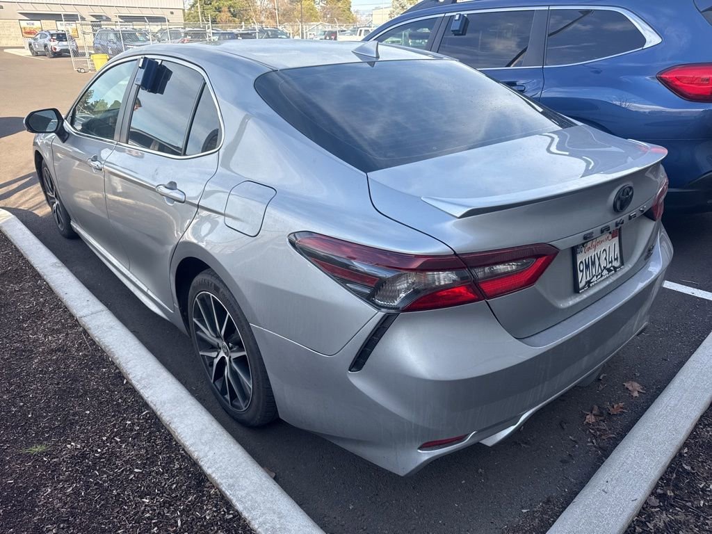 Used 2021 Toyota Camry SE image 2