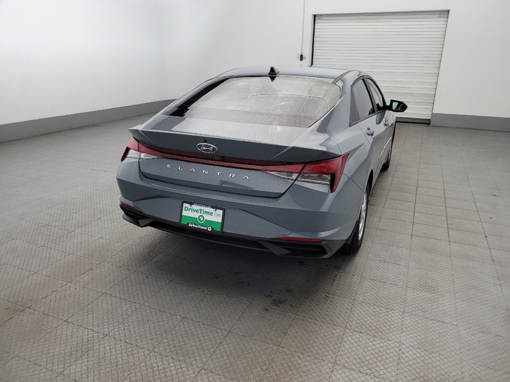 Used 2022 Hyundai Elantra SE image 7