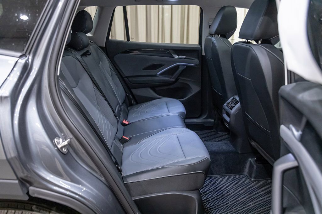 New 2026 Volkswagen Tiguan SE AWD/4WD image 13