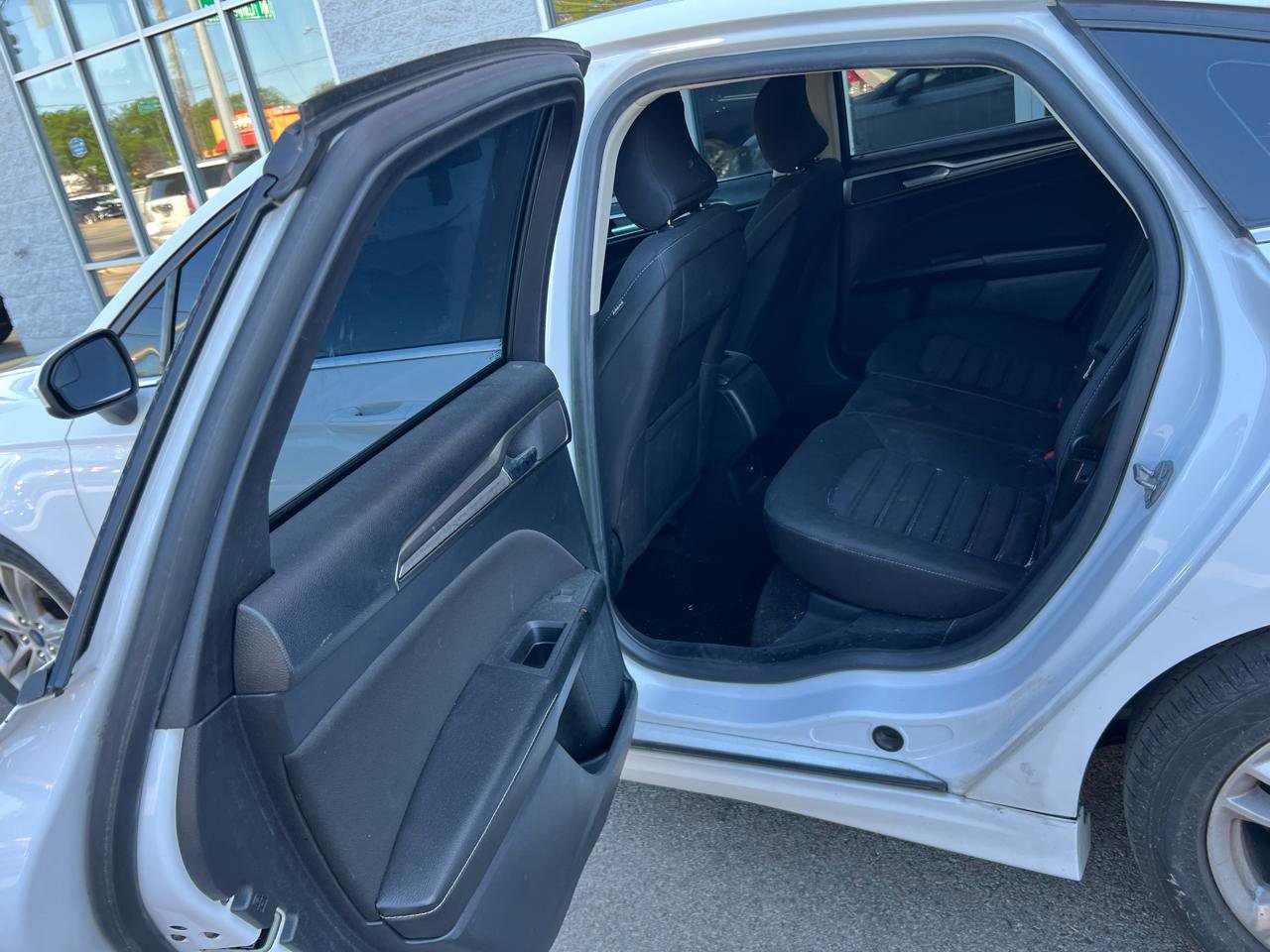 Used 2018 Ford Fusion SE FWD image 12