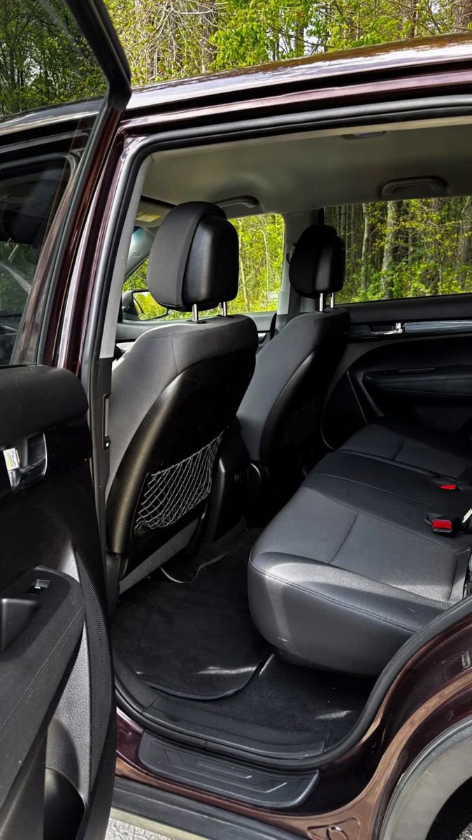 Used 2013 Kia Sorento LX image 10