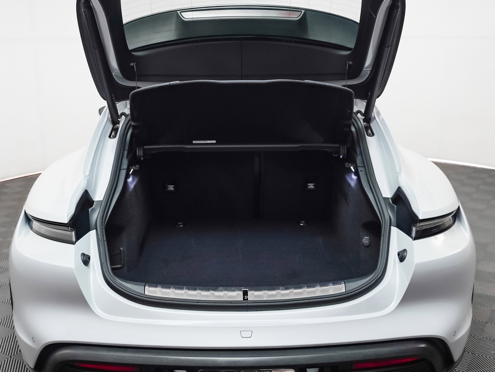 Used 2024 Porsche Taycan 4S image 27