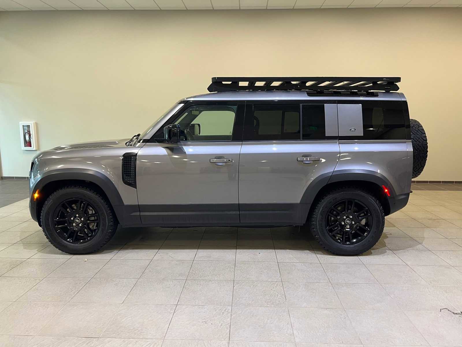 Used 2020 Land Rover Defender 110 SE image 3