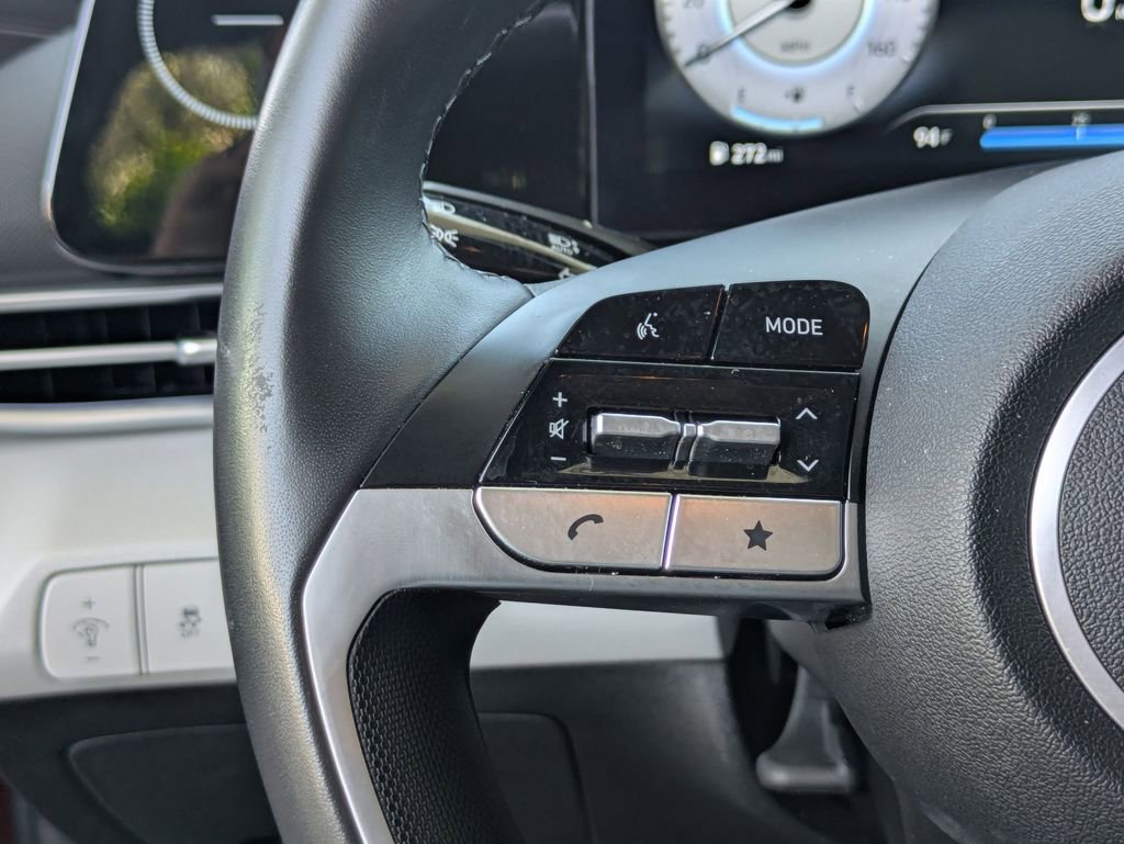 Used 2025 Hyundai Elantra Limited FWD image 20