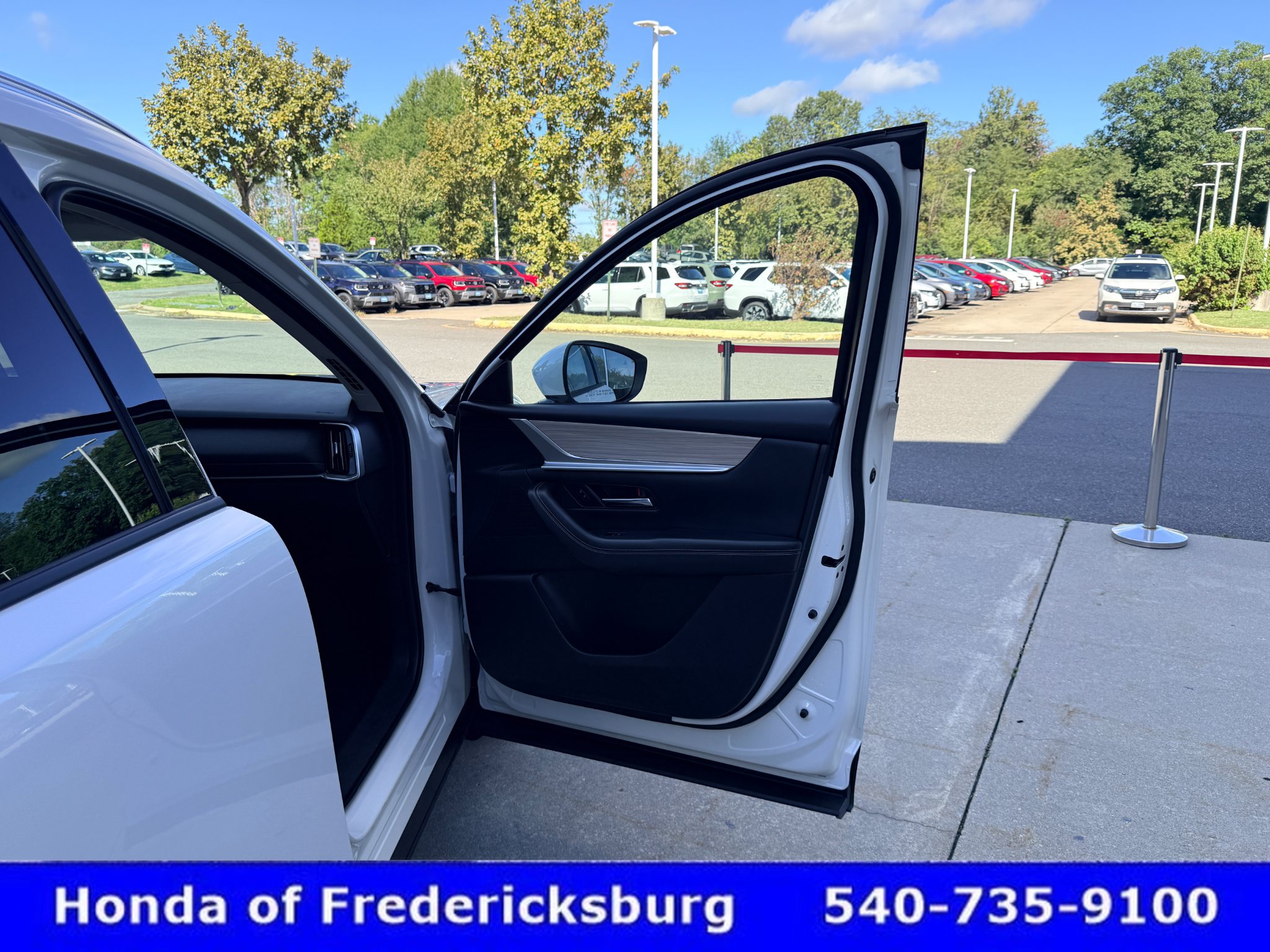 Used 2024 MAZDA CX-90 Plug-In Hybrid w/ Preferred AWD/4WD image 14