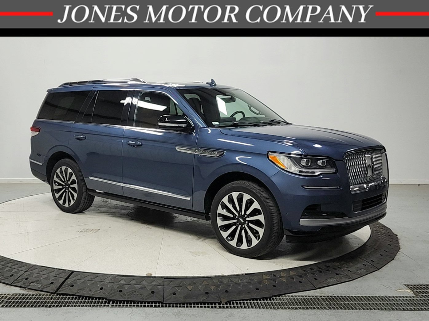 Used 2022 Lincoln Navigator Reserve AWD/4WD image 1