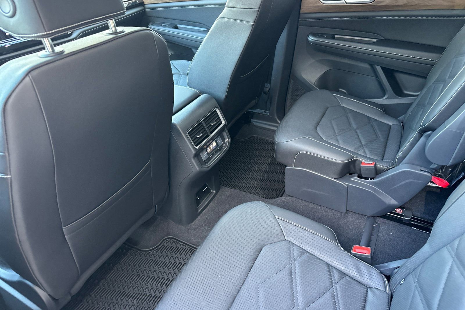 New 2026 Volkswagen Atlas SE image 11