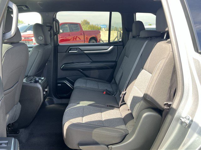 Used 2025 GMC Acadia Elevation image 24