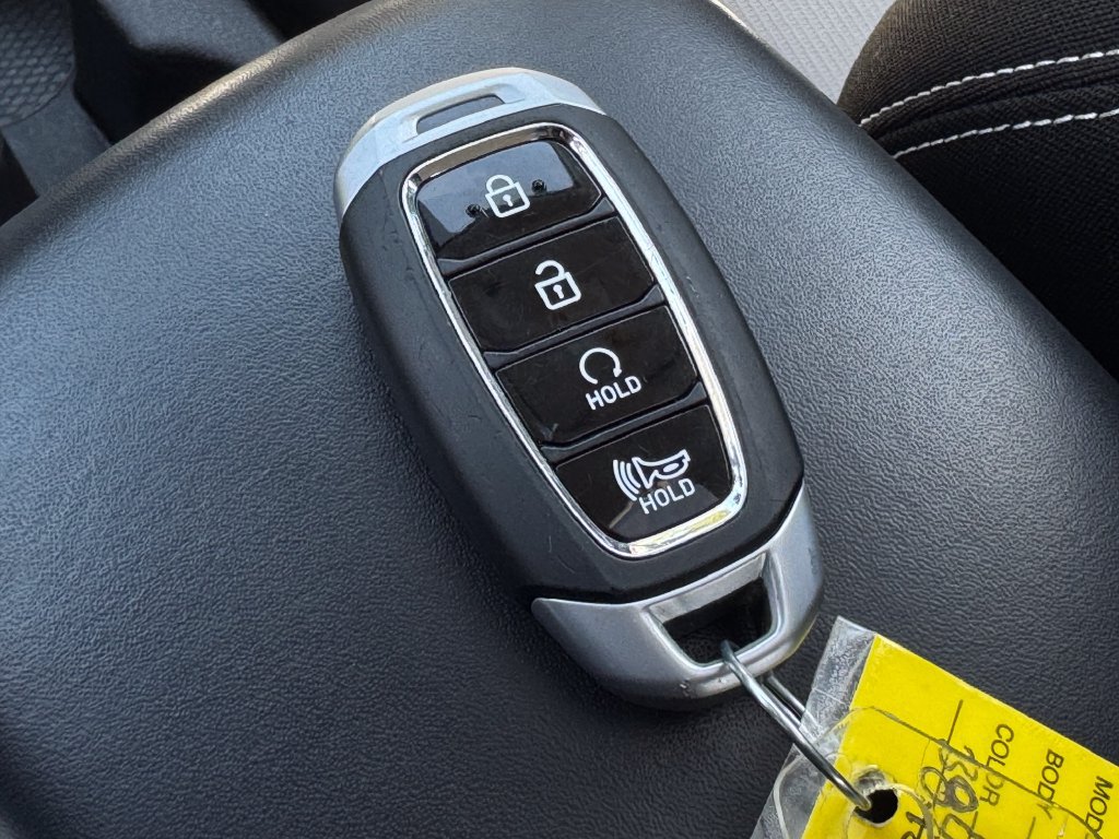Used 2025 Hyundai Venue SEL FWD image 32