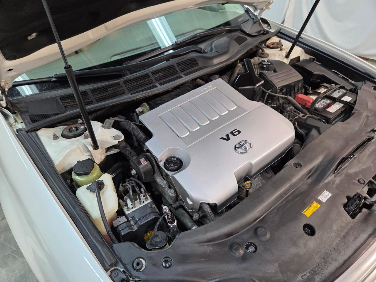 Used 2010 Toyota Avalon XLS FWD image 7