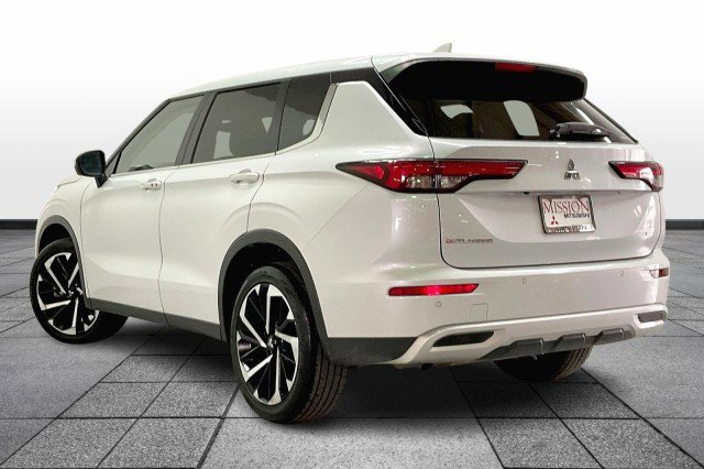 Used 2024 Mitsubishi Outlander SE image 12