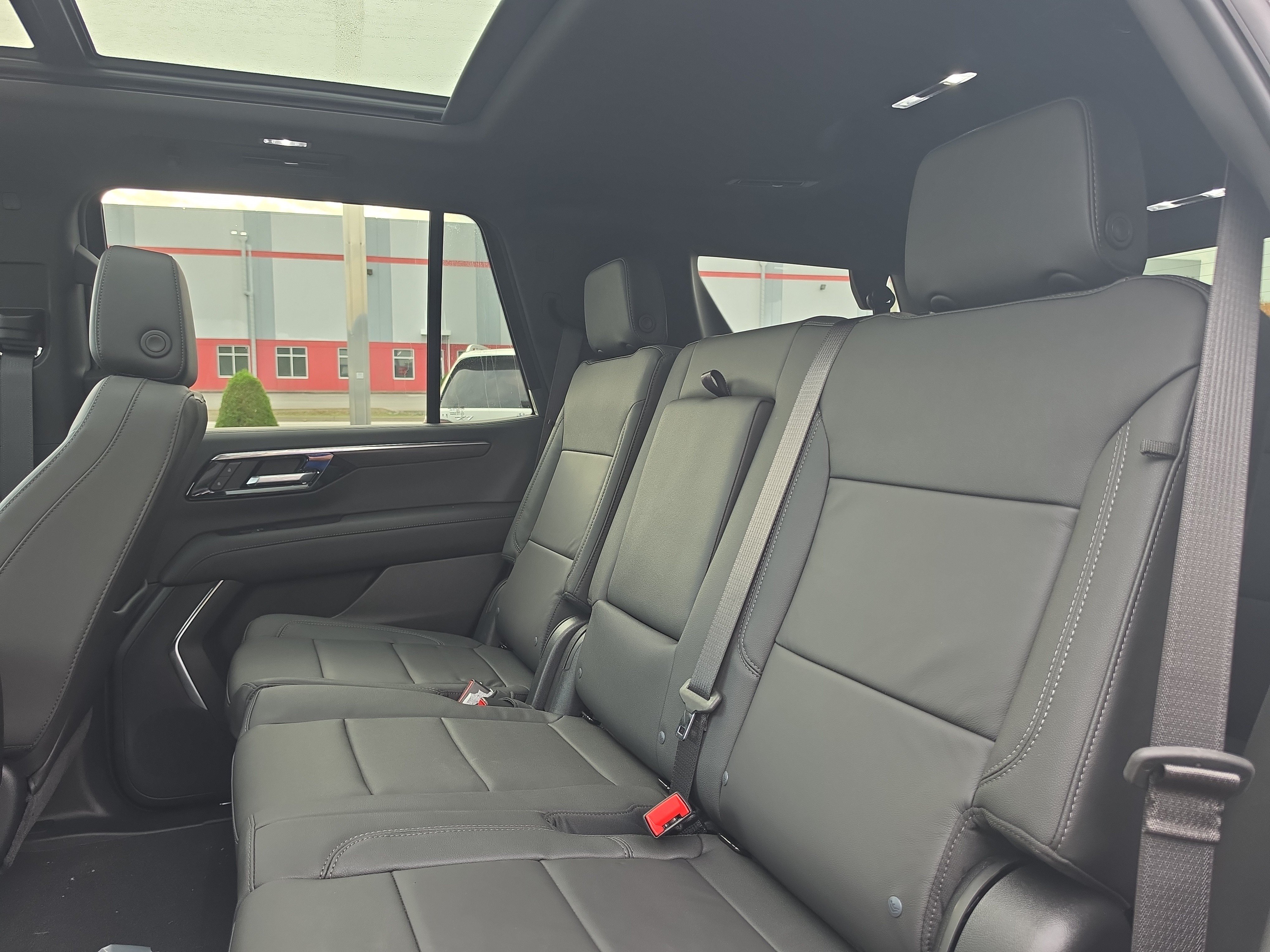 New 2027 Chevrolet Tahoe Z71 w/ Sun And Tow Package AWD/4WD image 14