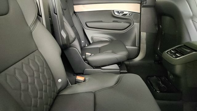 New 2026 Volvo XC90 B5 Plus w/ Protection Package Premier AWD/4WD image 34