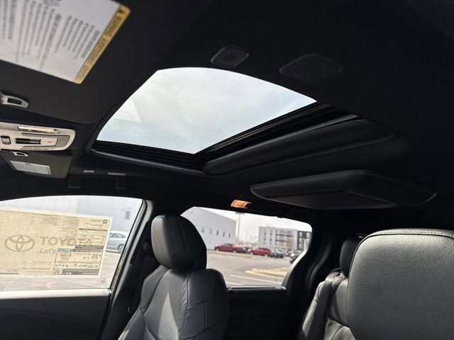 New 2026 Toyota Sienna Platinum image 17