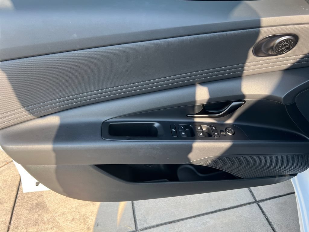 Certified 2025 Hyundai Elantra Sport FWD image 16