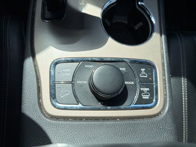 Used 2014 Jeep Grand Cherokee Overland w/ Advanced Technology Group image 37