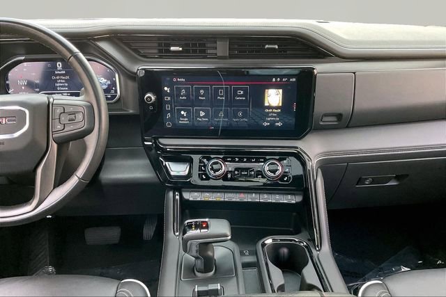 Used 2023 Chevrolet Suburban Premier image 9