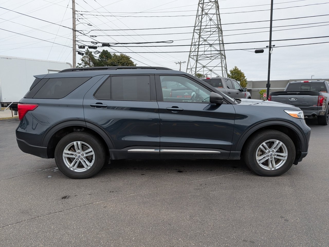 Used 2023 Ford Explorer XLT w/ Equipment Group 202A AWD/4WD image 3