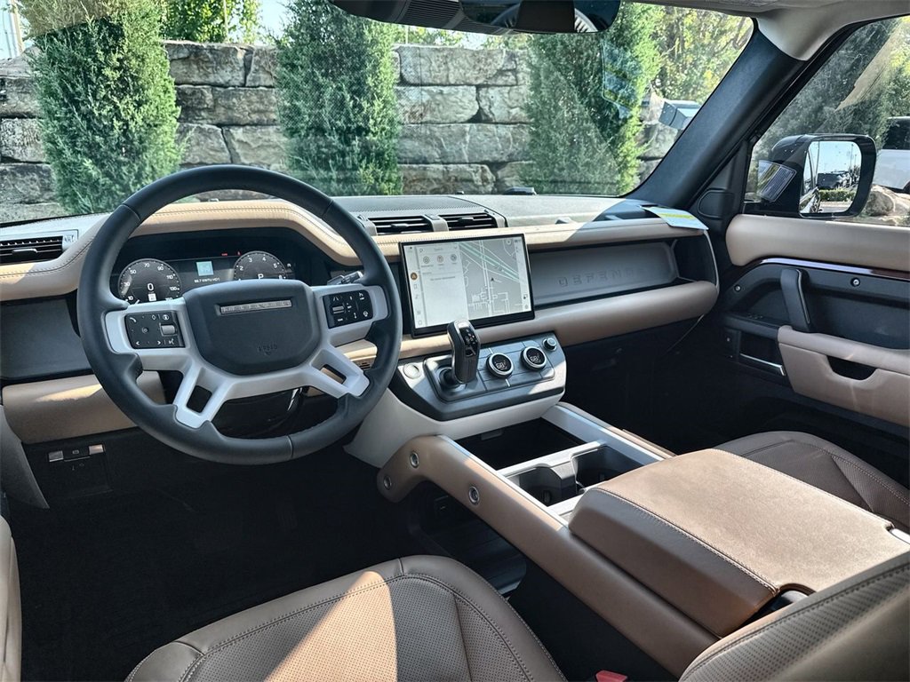 Used 2025 Land Rover Defender 130 S image 13